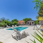 Magnolia Vila *